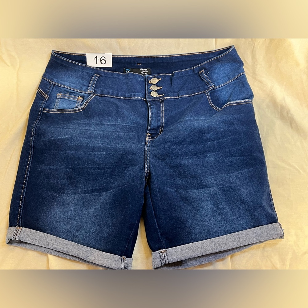 Stylish Blue Denim Women's Shorts size 16